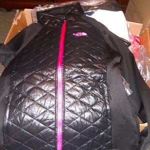 NORTHFACE COAT SIZE SMALL NEW W/TAGS